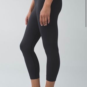 Lululemon’s zone in black
